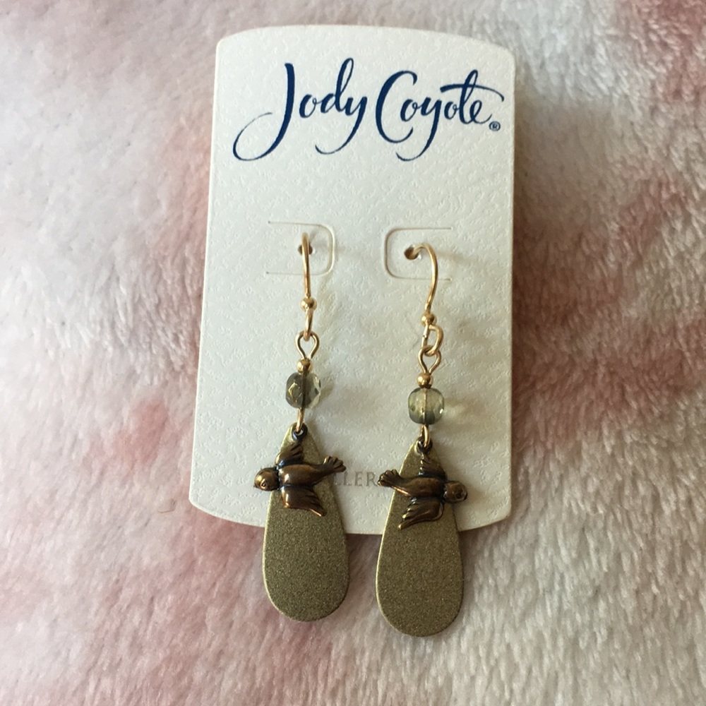 Jody Coyote gold toned bird pierced earrings NWT